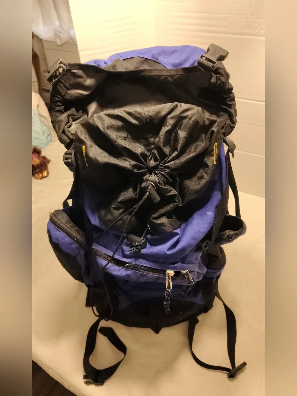 Kelty Moraine Hiking Mountain Hardback Cinch 8 buckle Backpack